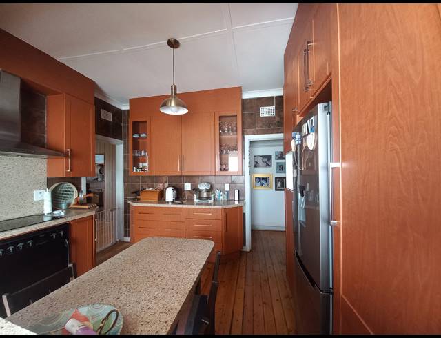 4 BEDROOM FREEHOLD FOR SALE IN CASSELDALE